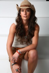 07061701 Ellie 117 - Ellie Worldwide.jpg